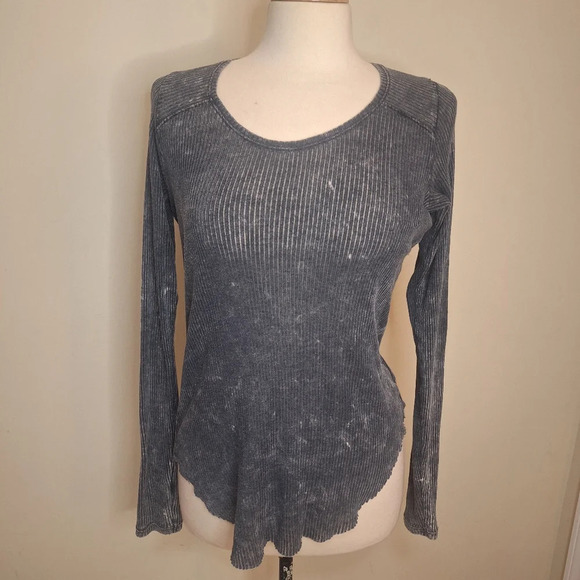 We the Free ribbed acid wash long sleeve baby hi/lo tee SZ S - Picture 1 of 8